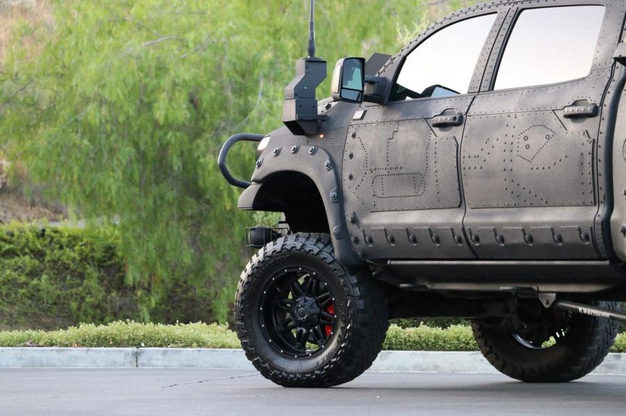 Детали экстерьера Toyota Tundra CrewMax 4x4 Zombie Apocalypse 2013 года  (фото 228 из 461)